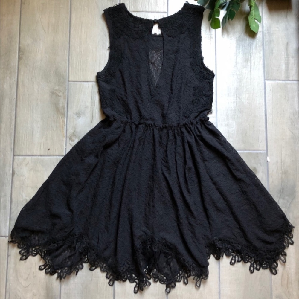 Free people sleeveless handkerchief lace dress in muted black. Size S - Picture 4 of 6
